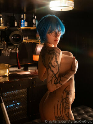 Lyra Crow