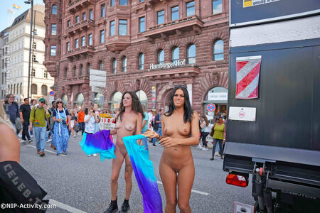 Nude In Public #1085